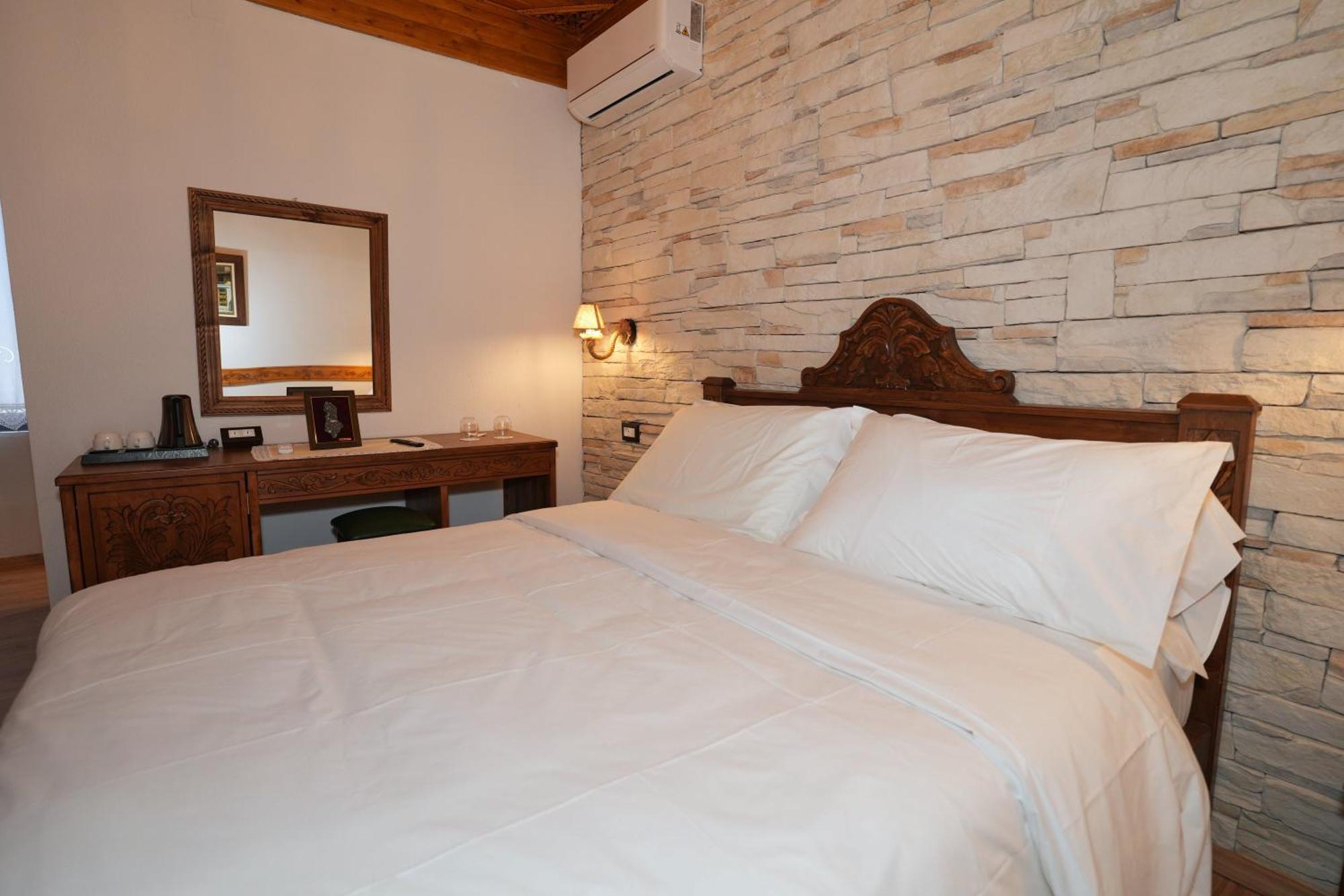 City Street Hotel Gjirokaster Phòng bức ảnh