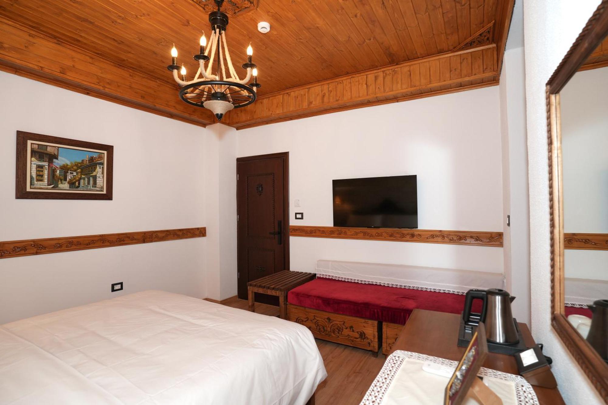 City Street Hotel Gjirokaster Phòng bức ảnh