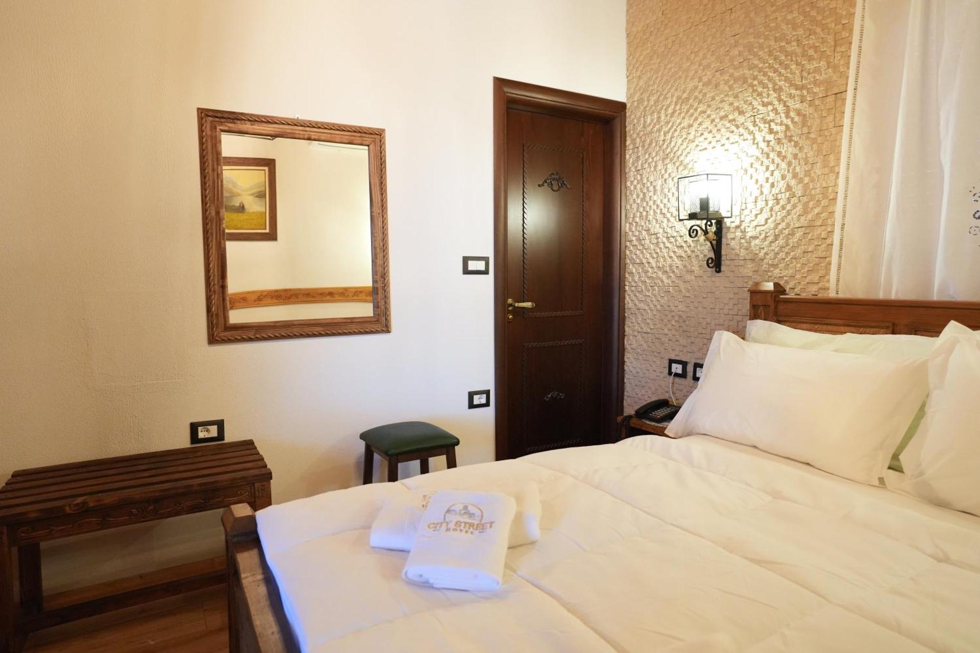 City Street Hotel Gjirokaster Ngoại thất bức ảnh