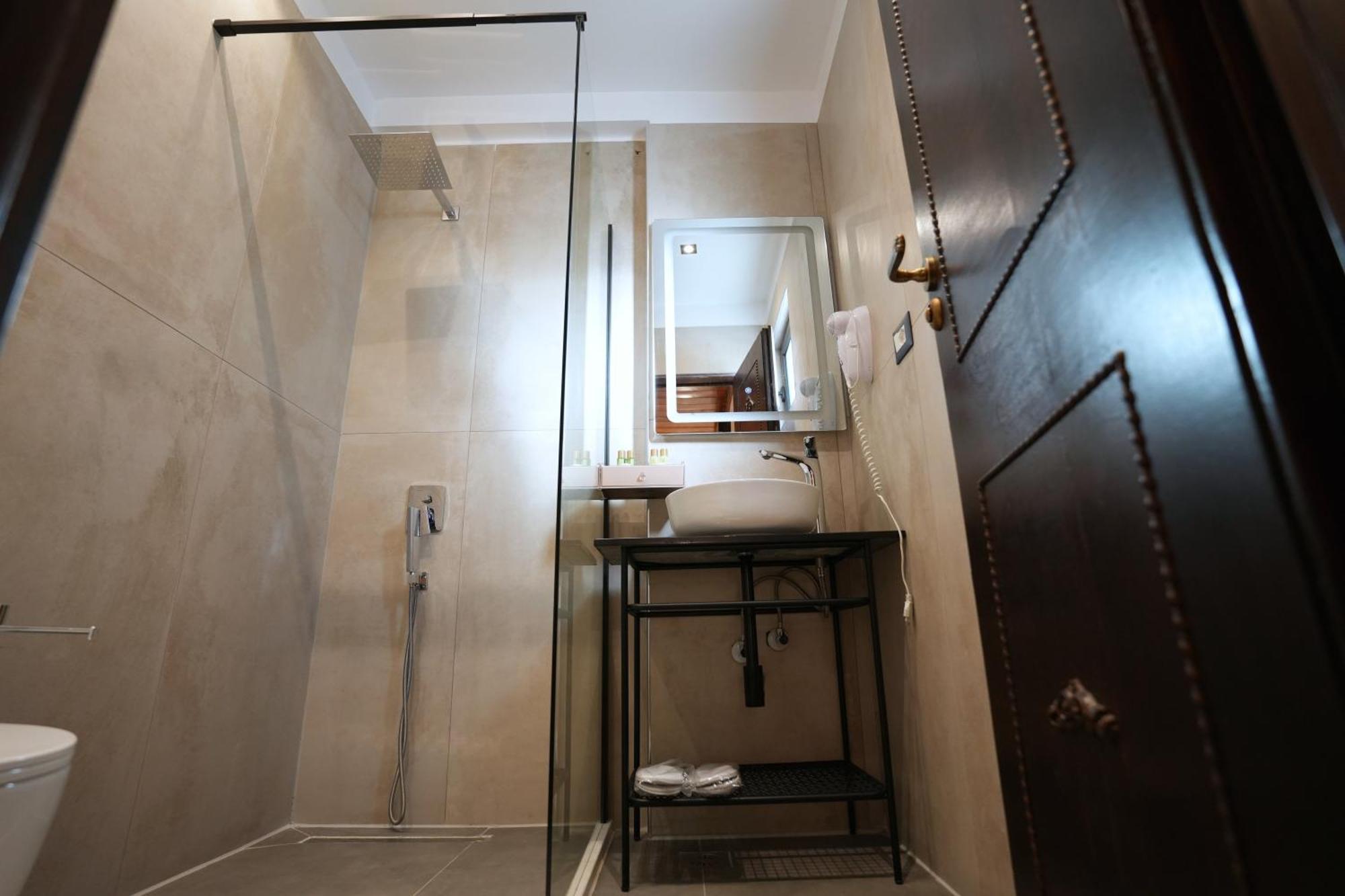 City Street Hotel Gjirokaster Phòng bức ảnh