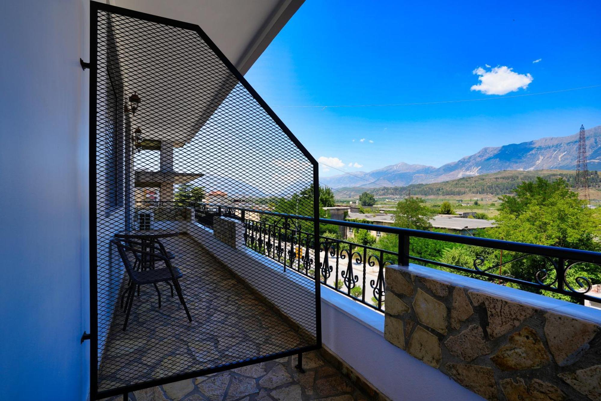 City Street Hotel Gjirokaster Phòng bức ảnh