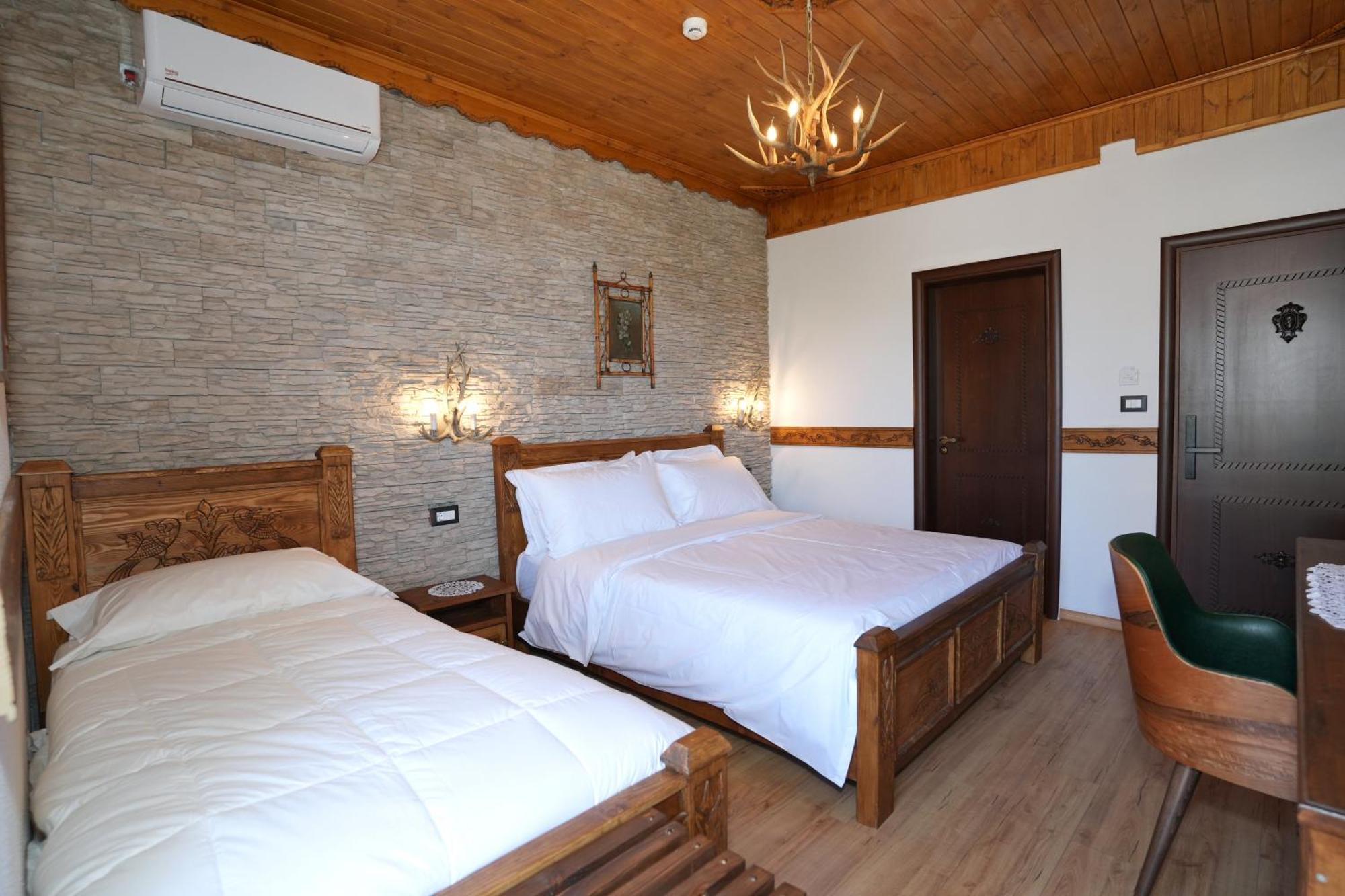 City Street Hotel Gjirokaster Ngoại thất bức ảnh
