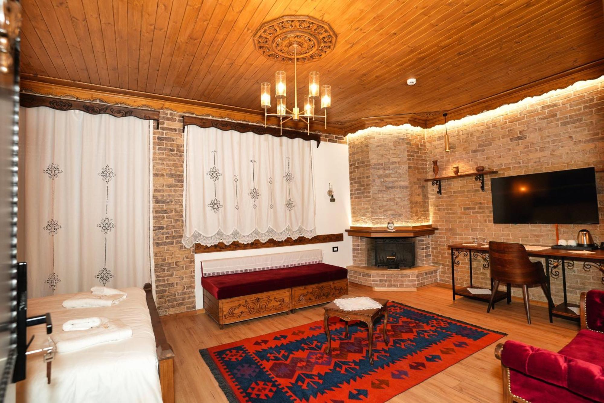 City Street Hotel Gjirokaster Ngoại thất bức ảnh