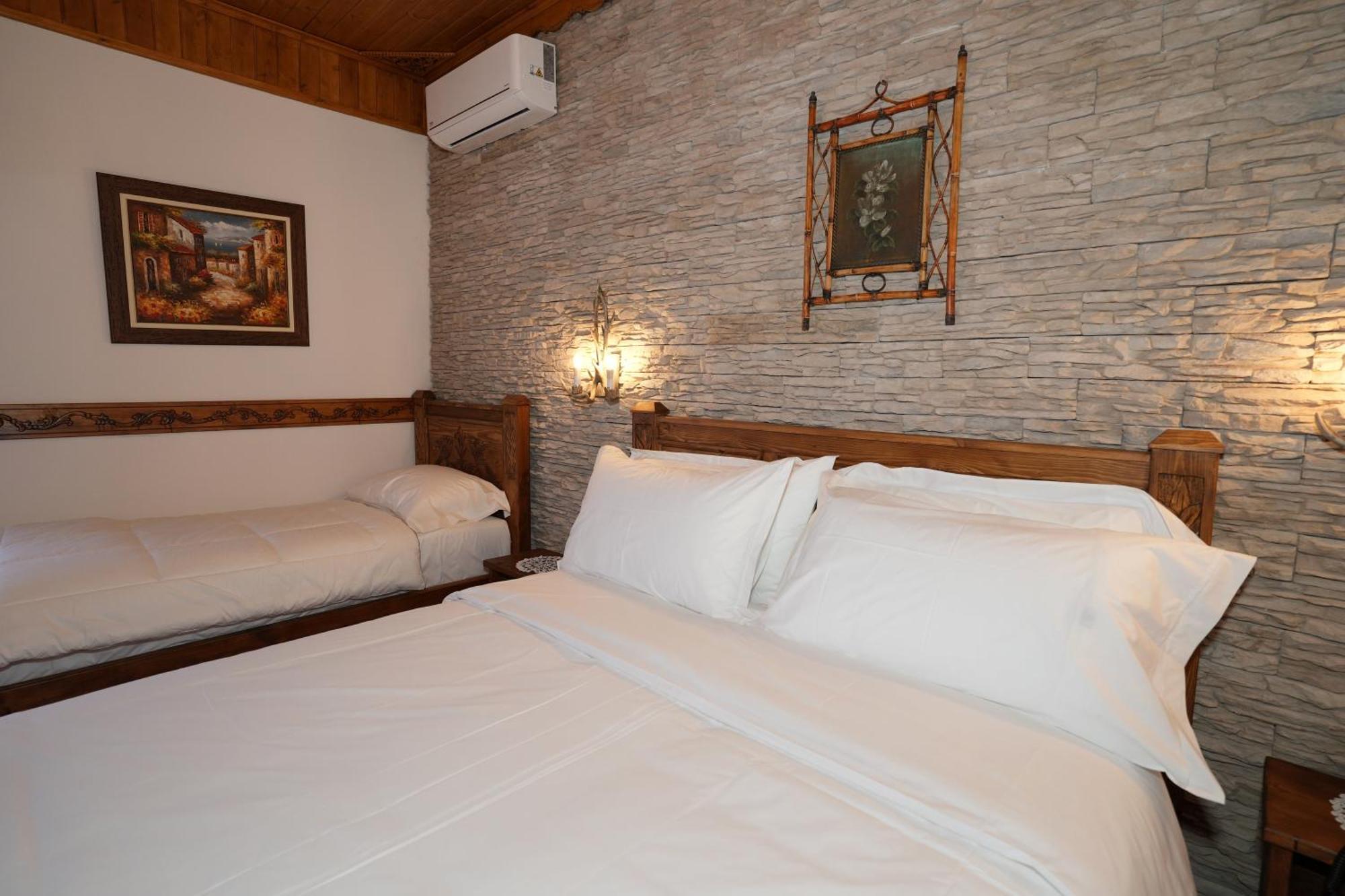 City Street Hotel Gjirokaster Ngoại thất bức ảnh
