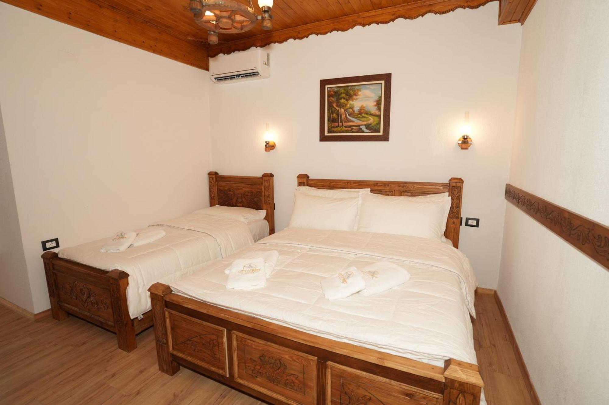 City Street Hotel Gjirokaster Phòng bức ảnh