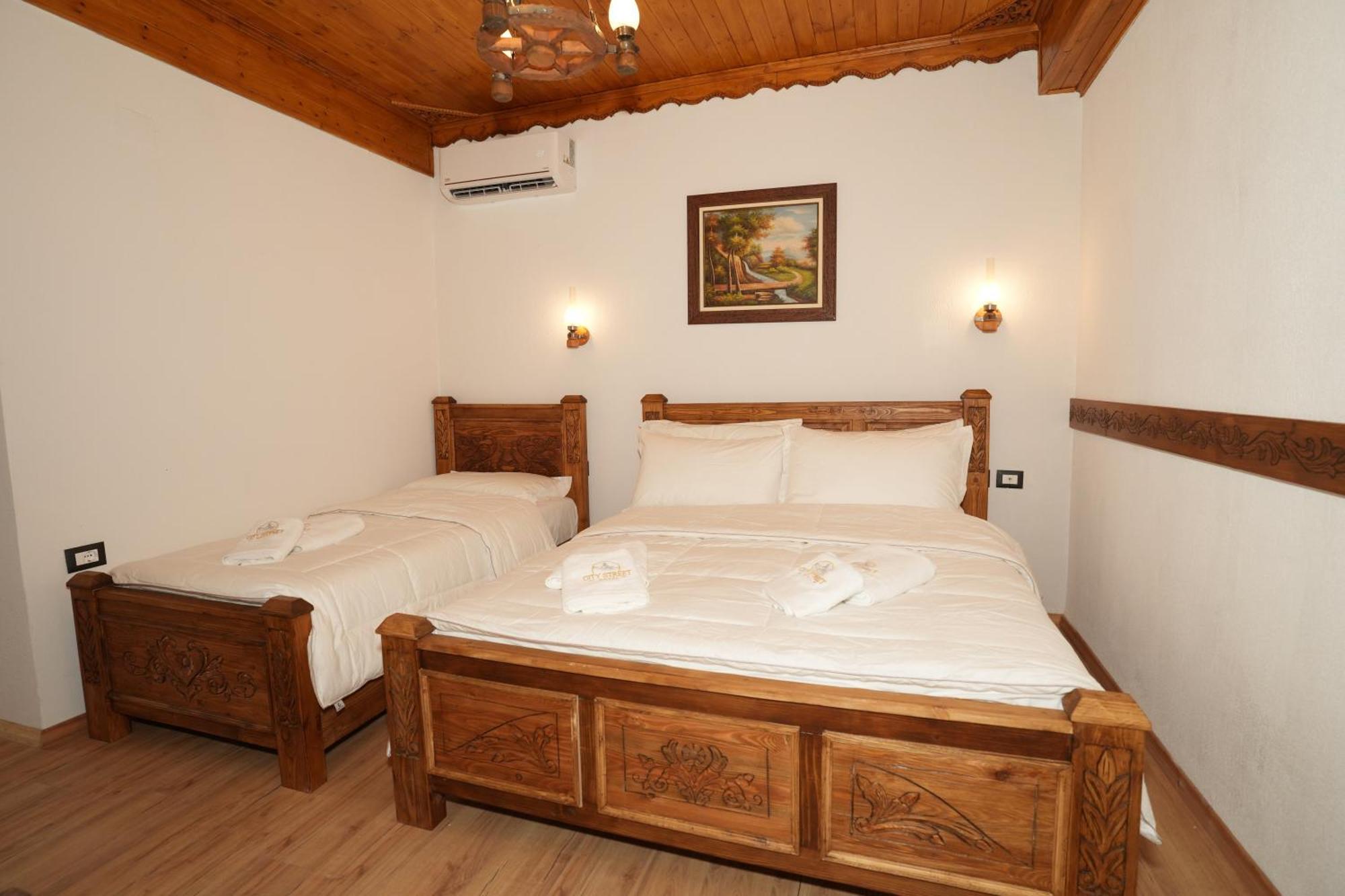 City Street Hotel Gjirokaster Phòng bức ảnh