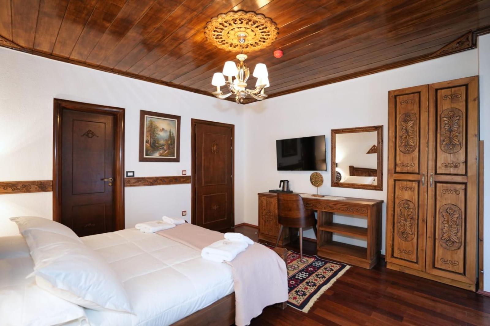 City Street Hotel Gjirokaster Ngoại thất bức ảnh